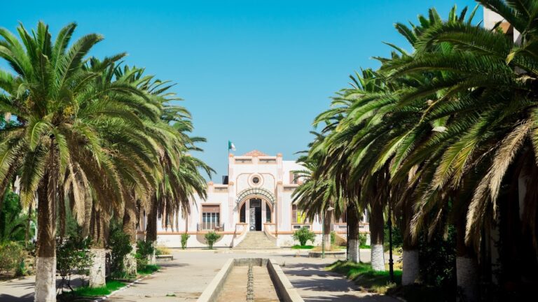 Edificio de la Escuela de Bellas Artes de Sidi Bel Abbes, Argelia