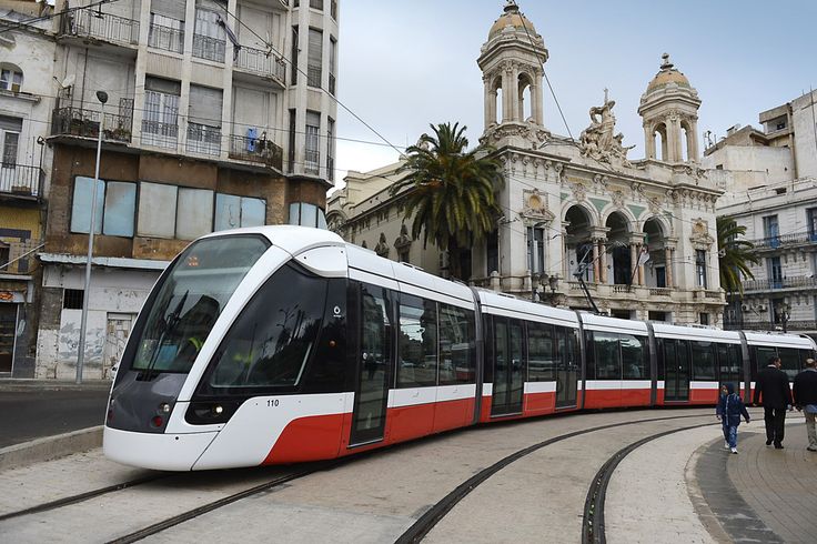Transporte público: tranvía en Argel  metro de Madrid
